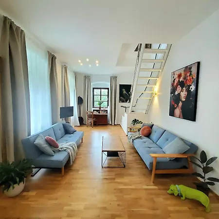 Aussergewoehnliche Familien- Und Hundefreundliche Maisonette-wohnung Im Historischen Jagdschloessl - Keine Monteure *