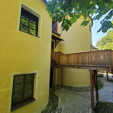 Aussergewoehnliche Familien- Und Hundefreundliche Maisonette-wohnung Im Historischen Jagdschloessl - Keine Monteure 拜尔林利斯