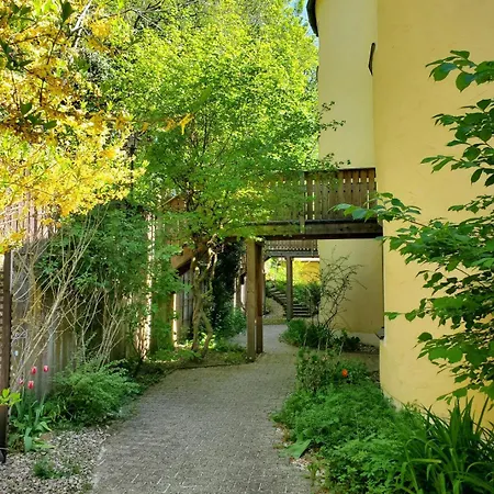 Aussergewoehnliche Familien- Und Hundefreundliche Maisonette-wohnung Im Historischen Jagdschloessl - Keine Monteure * Beilngries