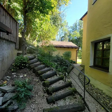Apartman Aussergewoehnliche Familien- Und Hundefreundliche Maisonette-wohnung Im Historischen Jagdschloessl - Keine Monteure Beilngries