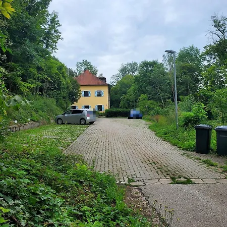 Aussergewoehnliche Familien- Und Hundefreundliche Maisonette-wohnung Im Historischen Jagdschloessl - Keine Monteure